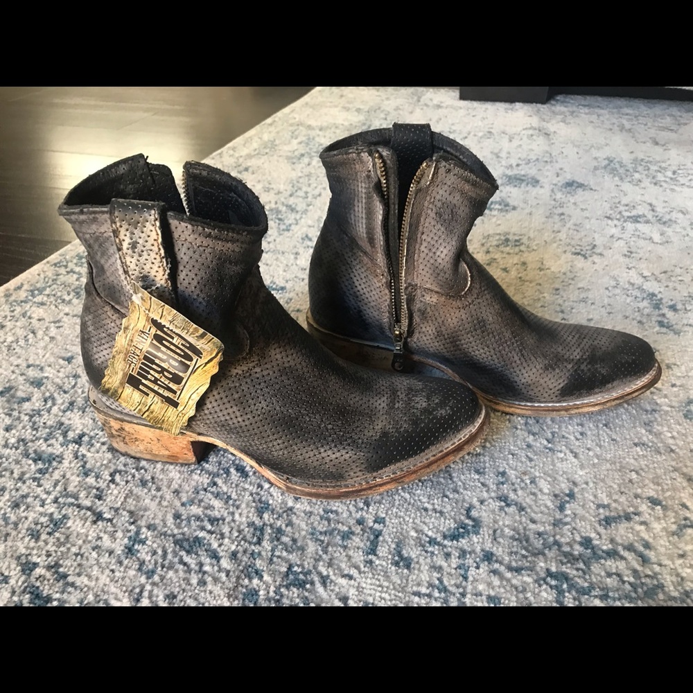 Rural Haze distressed leather ankle boots